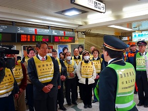 写真：荻窪駅前滞留者対策訓練2