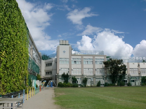 写真：東田小の校庭の様子です。