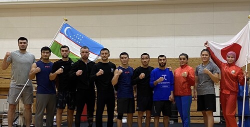 ウズベキスタンボクシング選手の集合写真