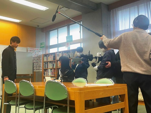 井荻中学校図書館での撮影の様子