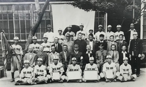 京王商業学校野球部員の写真