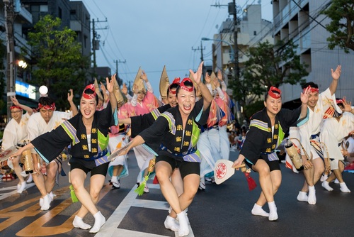 東京高円寺阿波おどり　男踊りの写真