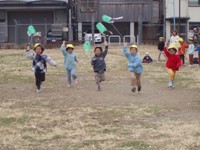 写真：はらっぱ公園のたこあげ