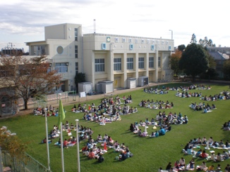 写真：人と自然とよくふれあえる学校