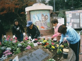 写真：花咲かせ隊のボランティア活動の様子