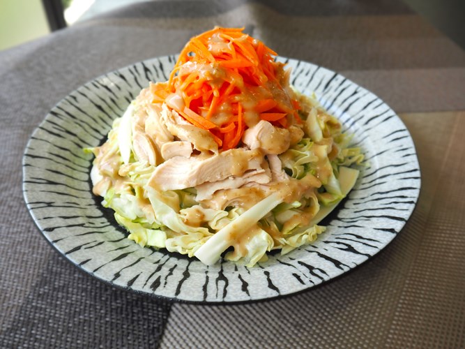 芯までおいしい!キャベツとにんじんのごまサラダ