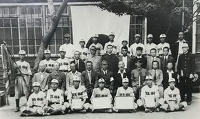 京王商業学校の野球部の写真