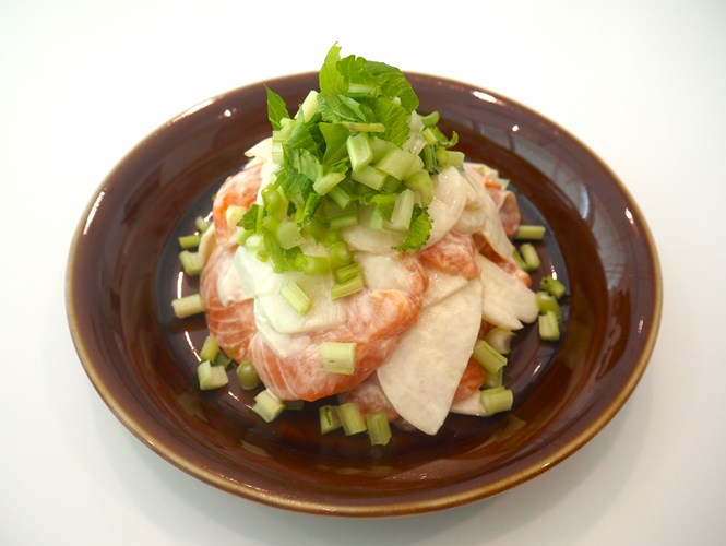 サーモンとかぶのわさびマヨ和えサラダ
