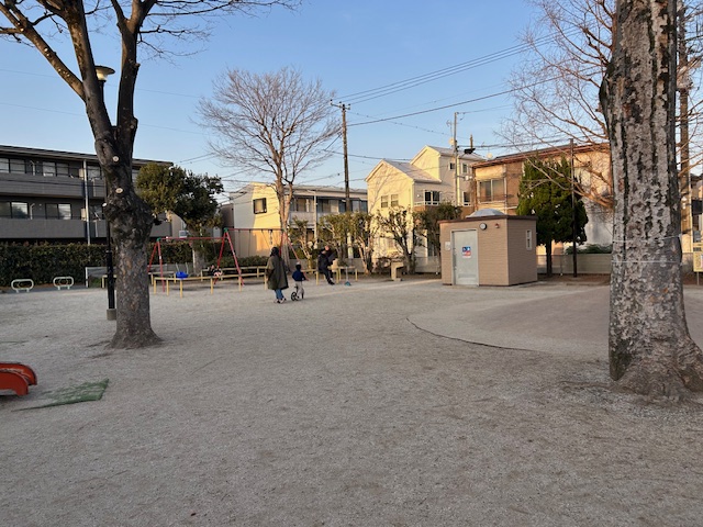 ブランコ&トイレの写真