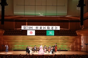 日本フィルハーモニー交響楽団による演奏の様子