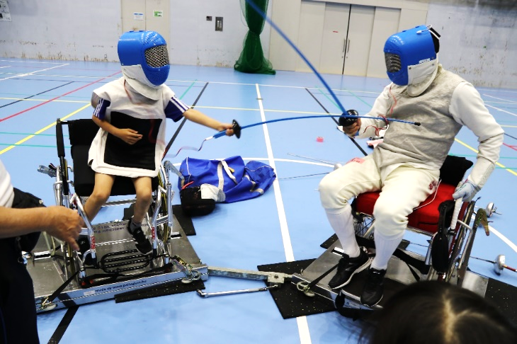 車椅子フェンシングの様子