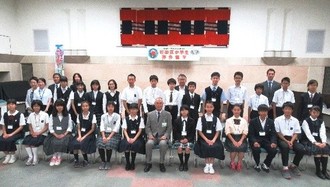 写真：参加者の集合写真の様子