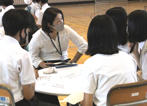 荻窪中学校　意見交換会の様子